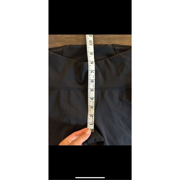Lululemon Black Cropped Mesh Leggings Size 6 Classic Athletic Activewear - Picture 8 of 9